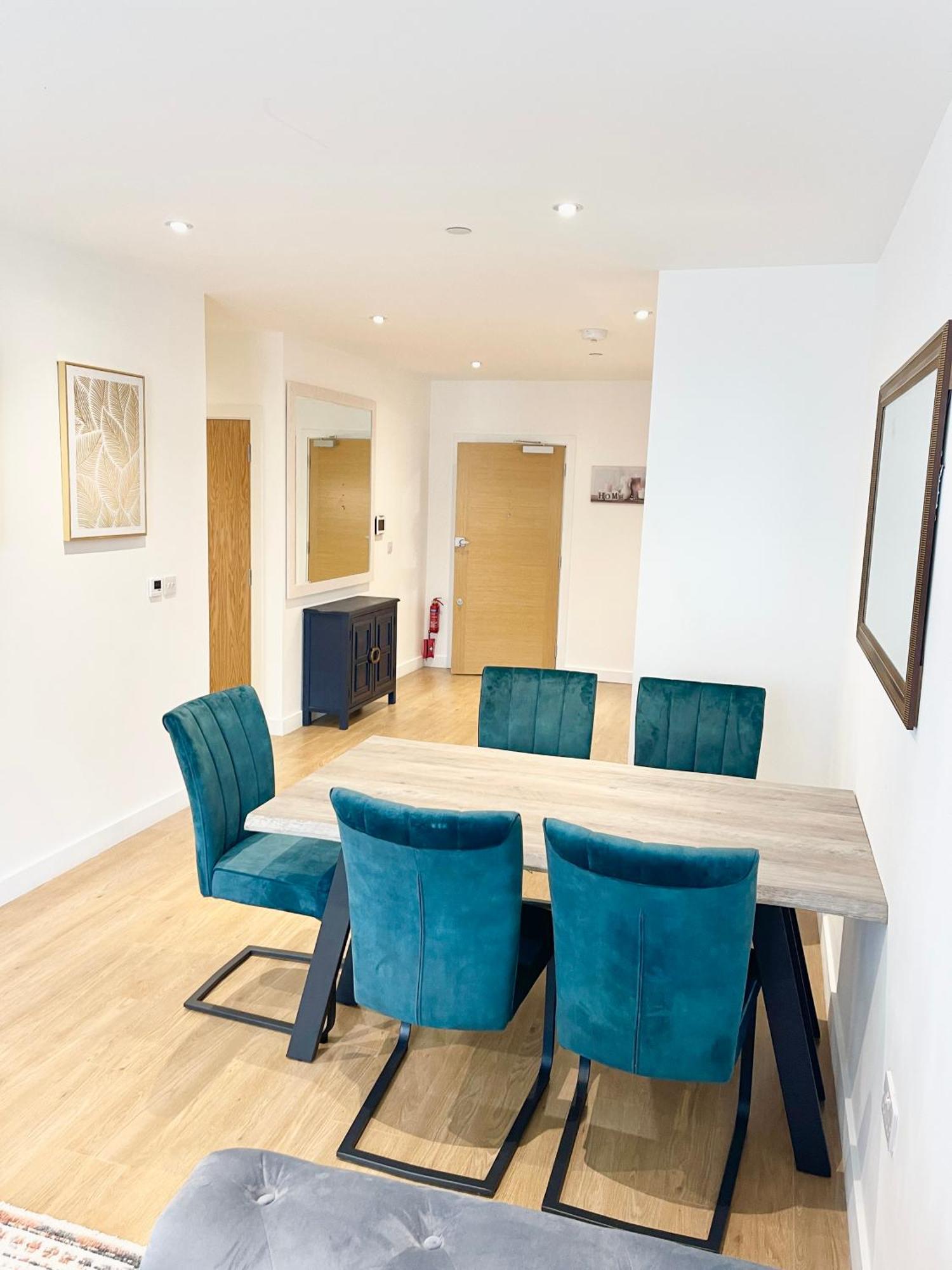 Urban Gateway Spacious Apartment With Free Parking Bracknell Exterior photo